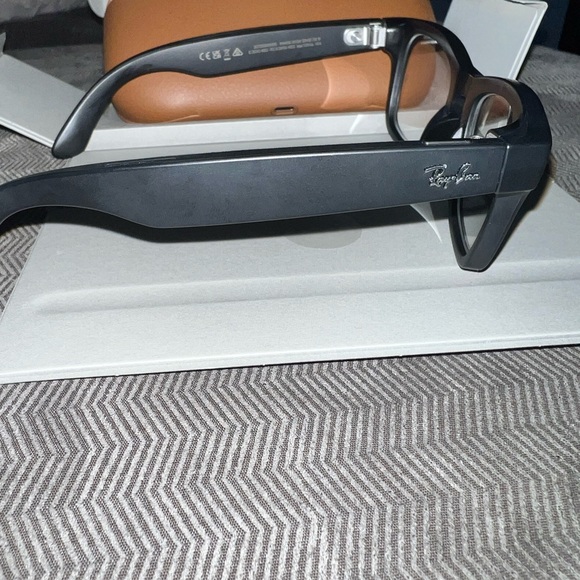 Ray-Ban Wayfarer Matte Black Sunglasses - Picture 6 of 9